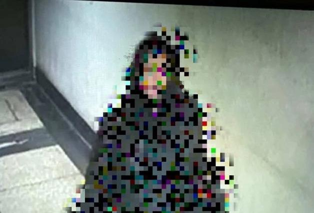 등촌동 빌딩 '대변 테러'한 젊은 여성…"택시 타고 줄행랑"