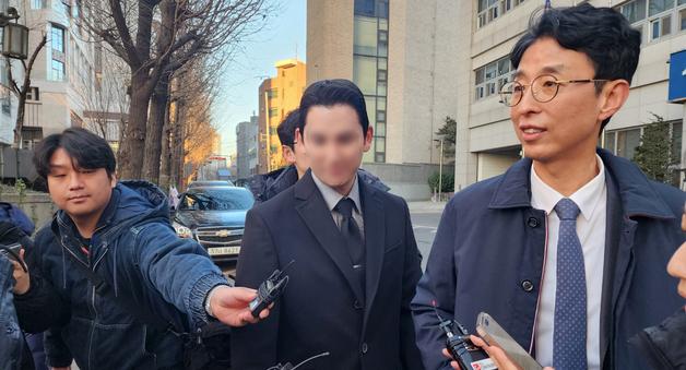 '편입·취업 특혜 의혹' 김병기 차남 2차 조사 7시간만 종료