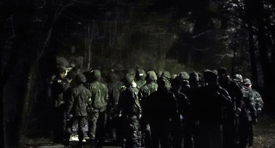 경북 영주 야산 추락 전투기 기체 밤새 수습…오전 현장 감식