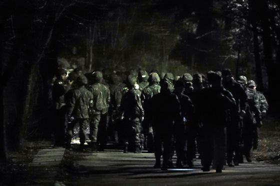 경북 영주 야산 추락 전투기 기체 밤새 수습…오전 현장 감식(종합)