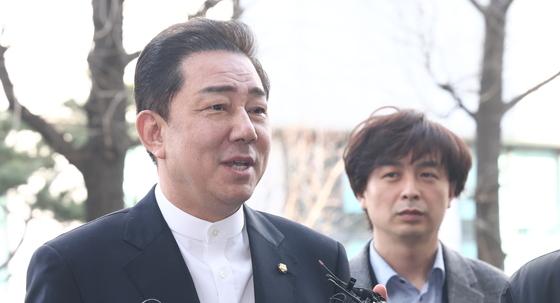 13개 의혹 김병기 첫 경찰 출석…"금고 없다, 명예 회복"