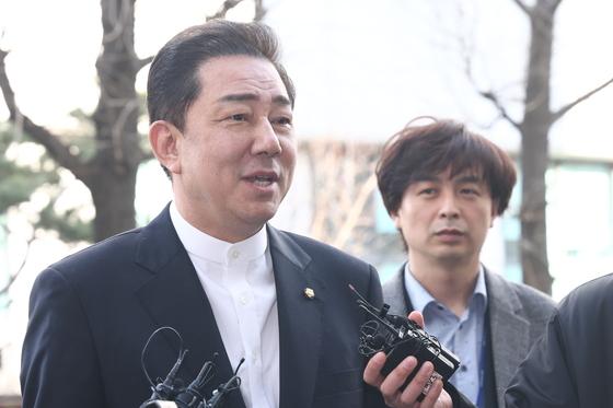 13개 의혹 김병기 첫 경찰 출석…"금고 없다, 명예 회복"