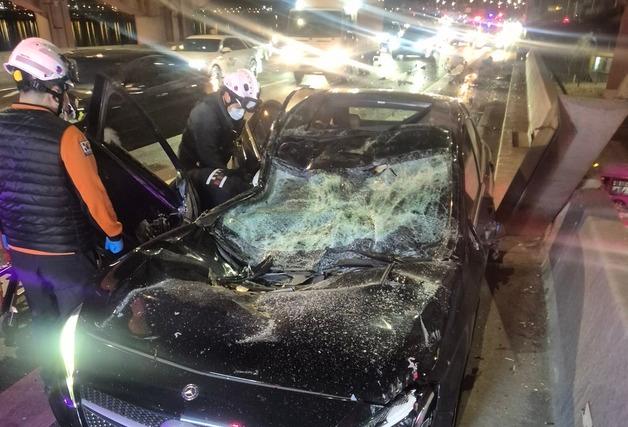 반포대교 추락 포르쉐 운전자…약물운전 혐의 긴급체포