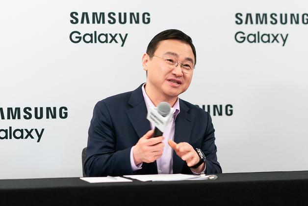 삼성 노태문 "갤S26 가격 인상 불가피…韓 출고가 경쟁력 있다"