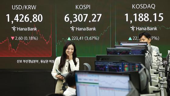 '적금 깨 주식 산다'…예탁금 '100조 시대' CMA·빚투도 최고 수준