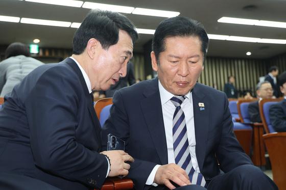 與 "野 최저 지지율, 李대통령 영향…정청래 지지도 상승도 보너스 효과"