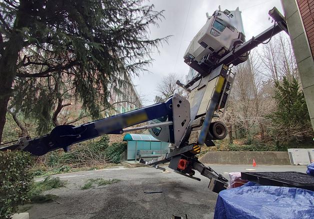 부산 사상구 학교 옥상 방수공사 작업자 3명, 15m 높이서 추락