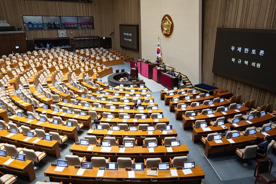 재판소원법 필버 13시간째…與 "기본권 보호" 野 "소송 지옥"(종합)