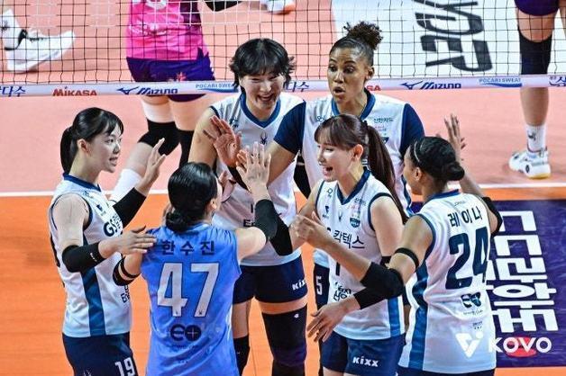 여자배구 GS칼텍스, 흥국생명 3-0 완파…4위 탈환