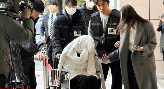 '반포대교 추락' 포르쉐 운전자, 차 안서 추가 투약 정황