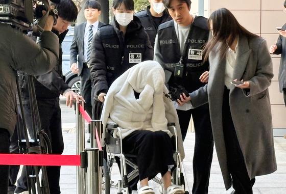 '반포대교 추락' 포르쉐 운전자, 차 안서 추가 투약 정황