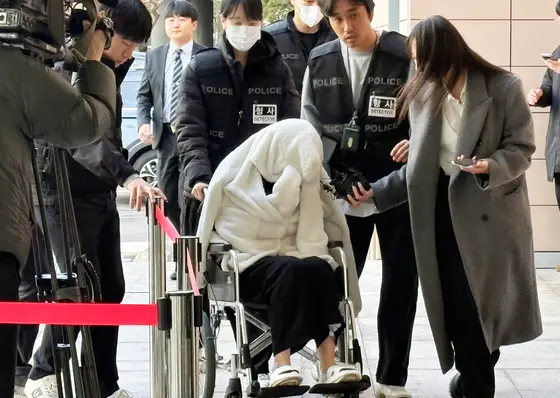  [뉴스1 PICK]'약 취해 반포대교 추락' 포르쉐 30대女, 영장심사 출석