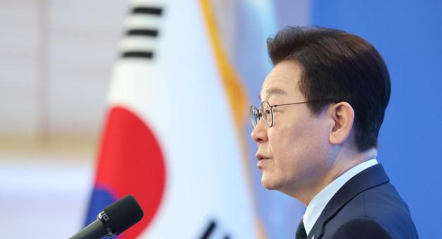 李 "농어촌 기본소득 2년으로 안돼…균형발전 위해 영구적"