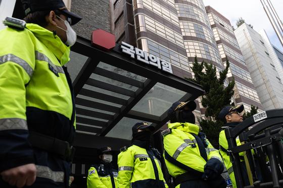 합수본, 국민의힘 압수수색 재개…당원 명부 데이터 확보