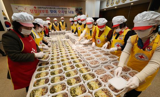 [뉴스1 PICK] "오곡밥과 나물 등 대보름 음식으로 한해의 평안 기원하세요"