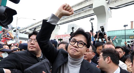대구 찾은 한동훈 "계엄 건너는 배로 써달라…尹 노선 끊어야"
