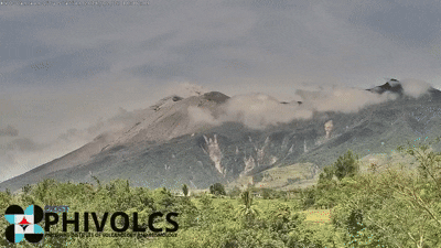 칸라온 화산의 27일(현지시간)  오전 분화 모습 (출처=필리핀 화산지진연구소 페이스북)