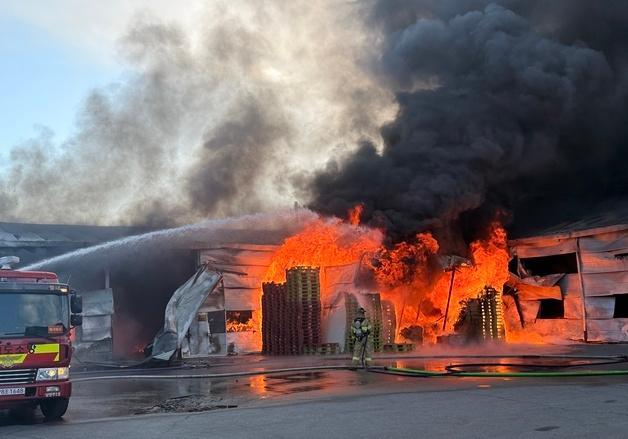 냠양주 물류창고서 불…60대 남성 심정지
