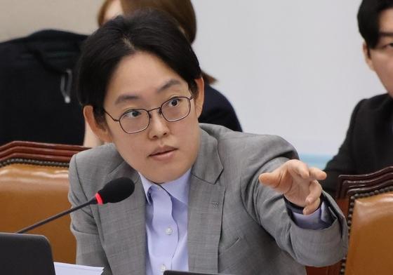[국감현장] 호남 반도체 제안 경위 공방…김정관 "확인하겠다"