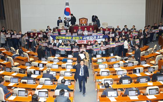 [뉴스1 PICK] 극한 대립 속 '재판소원법' 국회 본회의 통과