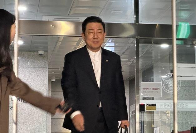'13가지 의혹' 김병기, 2차 소환조사 14시간여 만에 종료