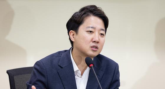 이준석 vs 전한길 '부정선거' 끝장토론 성사…27일 생중계