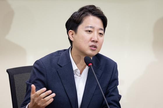 이준석 vs 전한길 '부정선거' 끝장토론 성사…27일 생중계