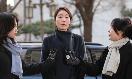 경찰, 강선우 8시간째 조사…진술 신빙성·쪼개기 후원 집중 추궁