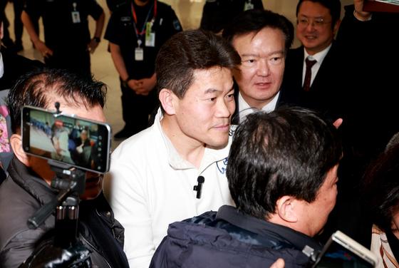 경찰, 전한길 '李 대통령 명예훼손' 혐의 첫 소환 조사