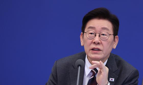 국무회의 주재하는 이재명 대통령