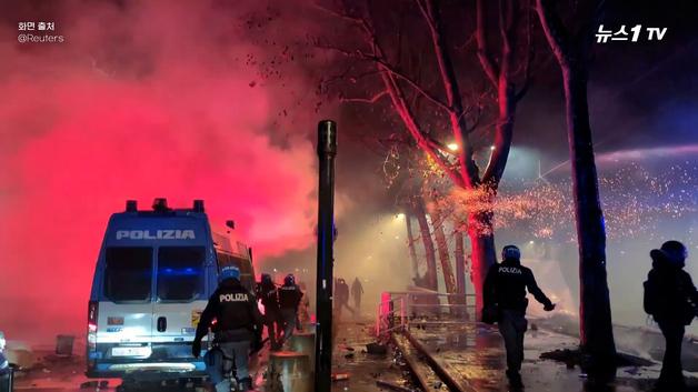  올림픽 앞둔 이탈리아 ‘도심 과격 시위’…화염병·폭죽 난무, 경찰 108명 부상