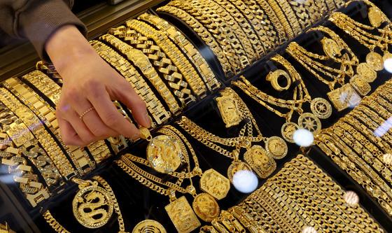 금값 다시 급반등, 온스당 5000달러 돌파