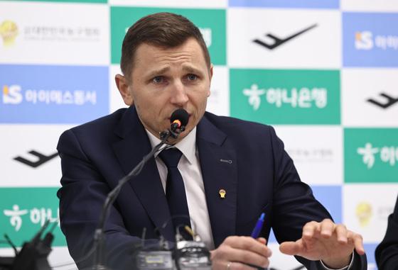 '평균 24.7세' 소집 마줄스 감독 "나이는 숫자에 불과…신인들 잠재력 커"