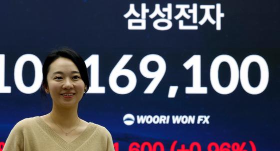 텐센트 제친 삼성전자 '시총 1000조' 돌파…아시아 1위