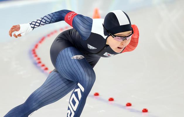 [뉴스1 PICK]현지 적응 나선 빙속 김민선…500m 테스트 경기 '39초26'