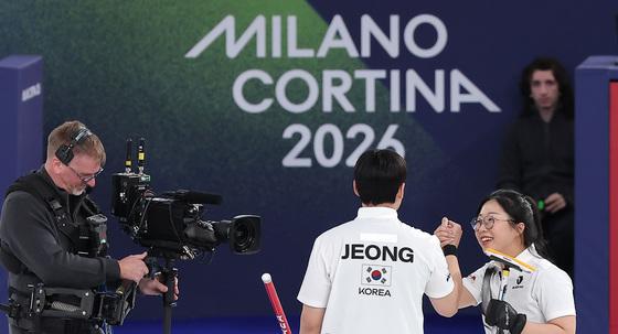 컬링 믹스더블, 에스토니아 꺾고 2연승…4강 희망 이어간다