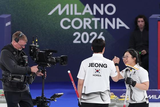 컬링 믹스더블, 에스토니아 꺾고 2연승…4강 희망 이어간다