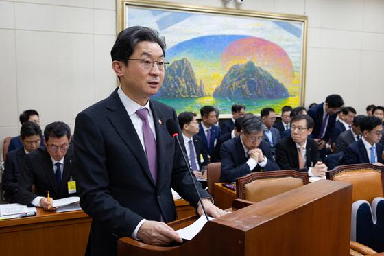 이억원 "주식으로 머니무브…예대마진 의존 시대 종말 동감"