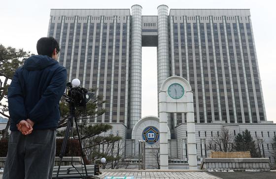 내란전담재판부는 '고법 형사1부·12부'…尹 2심 맡는다