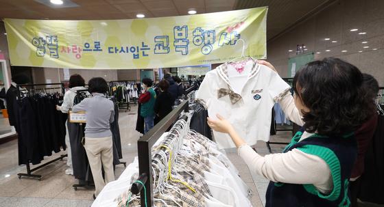 李 언급한 '새 학기 등골 브레이커'…교복값 왜 비싸졌나