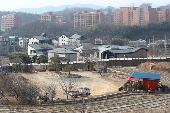  朴 사저 가압류 김세의 "15억 갚은 건 박지만…유영하, 10억 상환 막아"