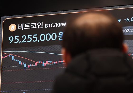 '비트코인 4만개' 빗썸, 어떻게 62만개 지급?…'부실 시스템' 총체적 난국