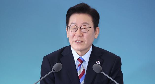 李 "창원은 1채 3억, 서울은 1평 3억…반드시 시정해야"