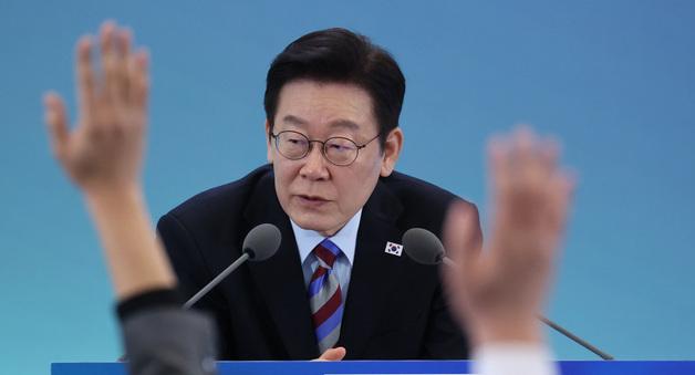 李 "등록임대 30만호, 영구 특혜 줄 필요 있나" 또 축소 언급