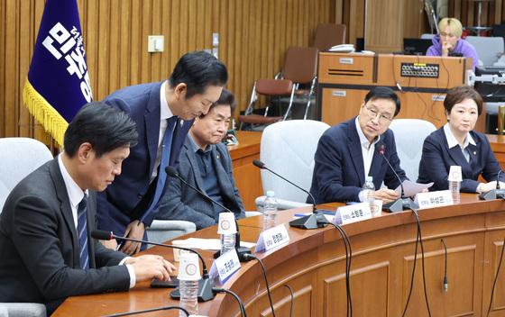 '릴레이 경청' 정청래, 10일 의총…3선 "빨리 갈등 종결"