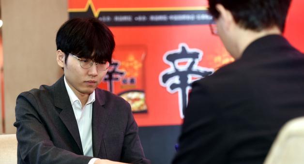 신진서, 이치리키에 '짜릿한 역전승'…한국 '농심배 6연패'