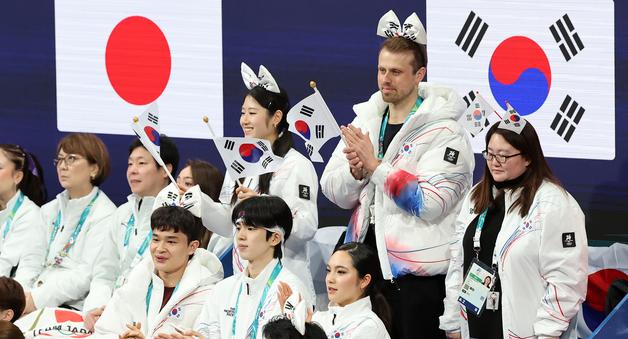한국 피겨, 단체전 중간 7위…신지아, 데뷔전서 클린 연기