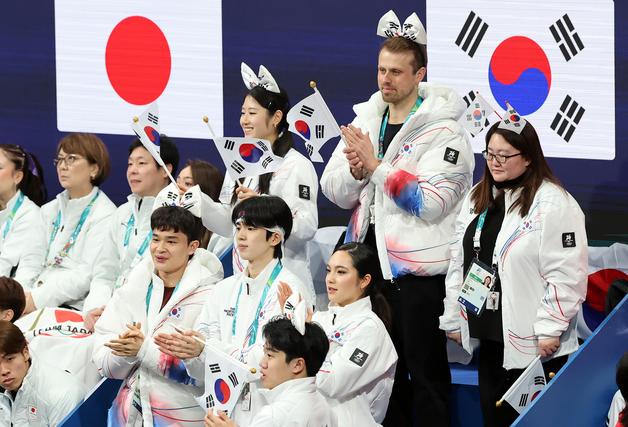 한국 피겨, 단체전 중간 7위…신지아, 데뷔전서 클린 연기