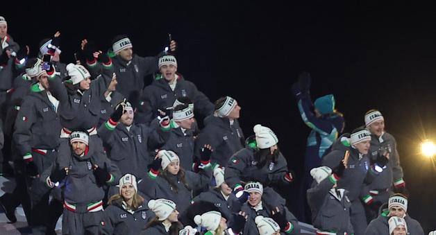 '아르마니·몽클레르·랄프 로렌' 선수들 명품 유니폼 퍼레이드