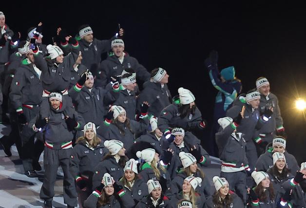 '아르마니·몽클레르·랄프 로렌' 선수들 명품 유니폼 퍼레이드